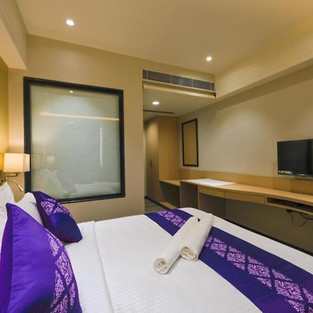 Purple Beds By Vits Dwarkesh, Surat Hotel Salabatpura Exterior foto