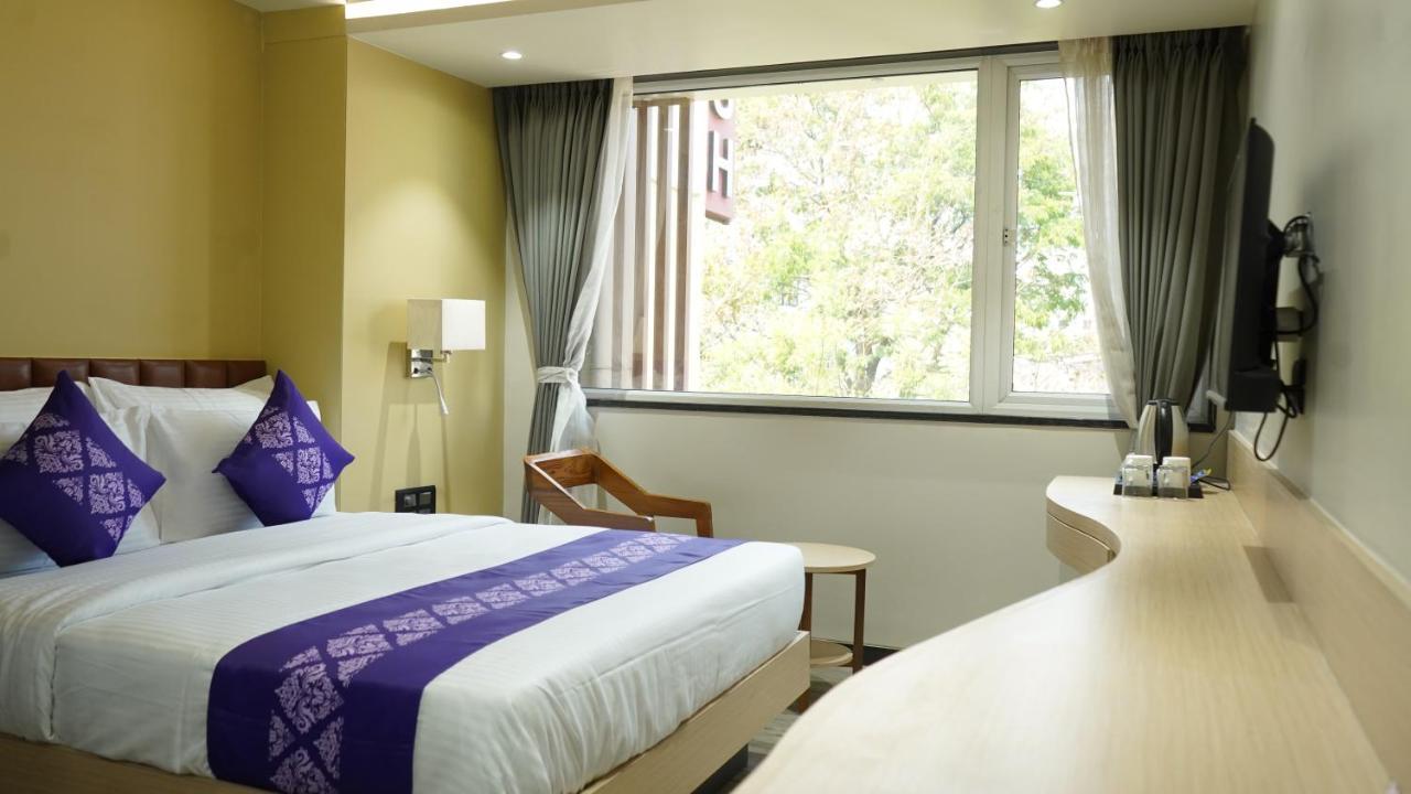 Purple Beds By Vits Dwarkesh, Surat Hotel Salabatpura Exterior foto