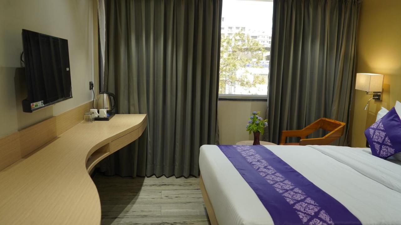 Purple Beds By Vits Dwarkesh, Surat Hotel Salabatpura Exterior foto