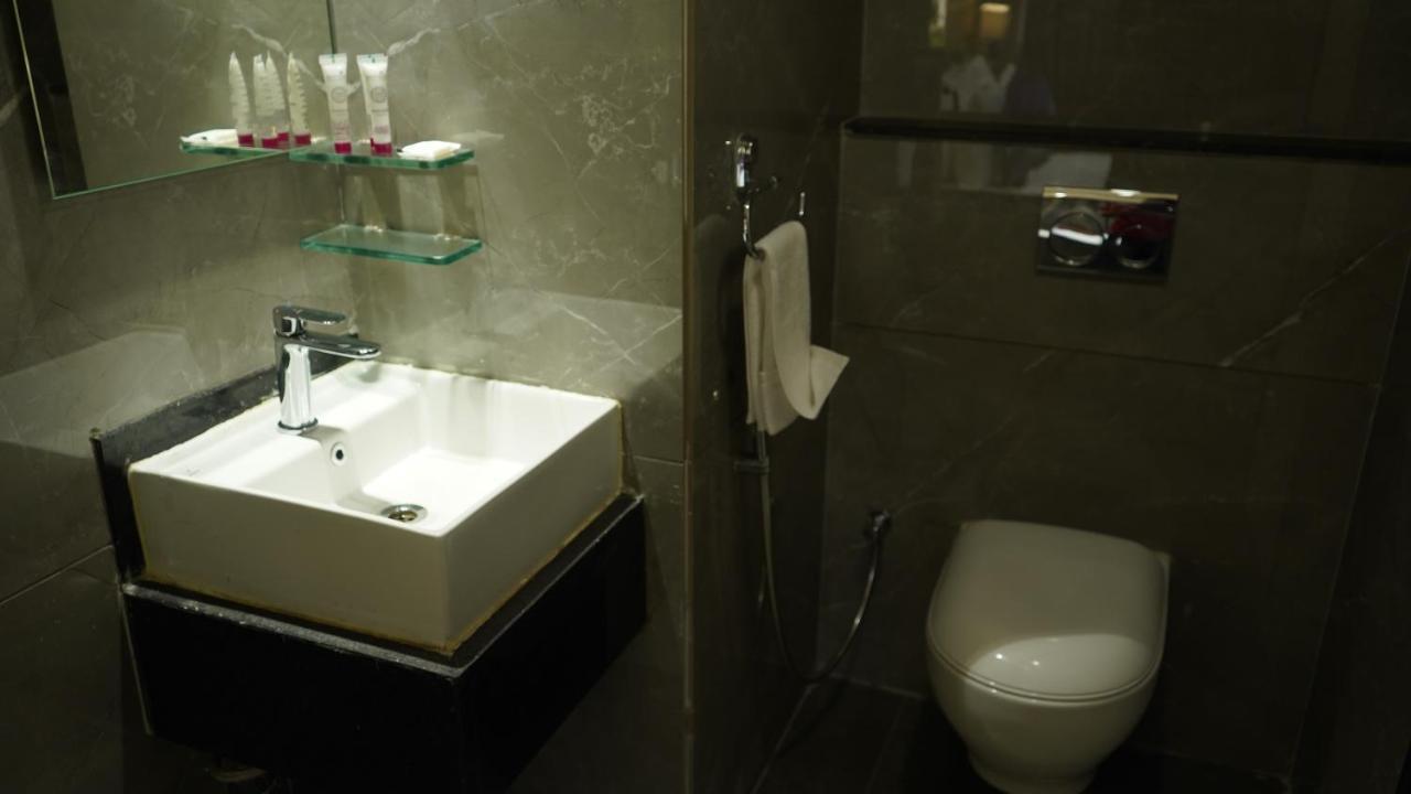 Purple Beds By Vits Dwarkesh, Surat Hotel Salabatpura Exterior foto