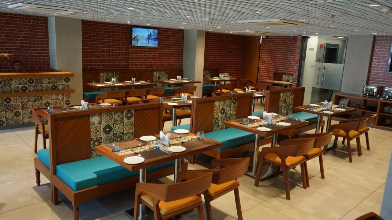 Purple Beds By Vits Dwarkesh, Surat Hotel Salabatpura Exterior foto