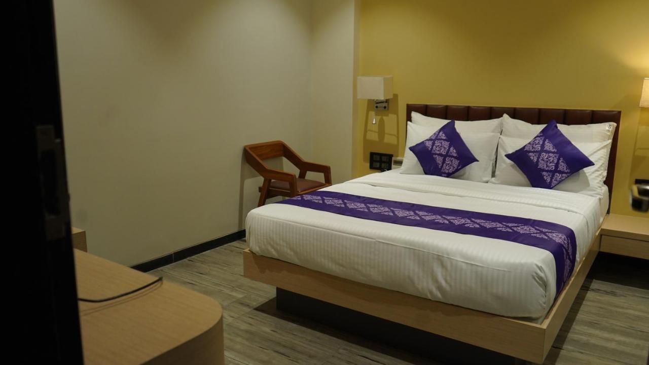 Purple Beds By Vits Dwarkesh, Surat Hotel Salabatpura Exterior foto