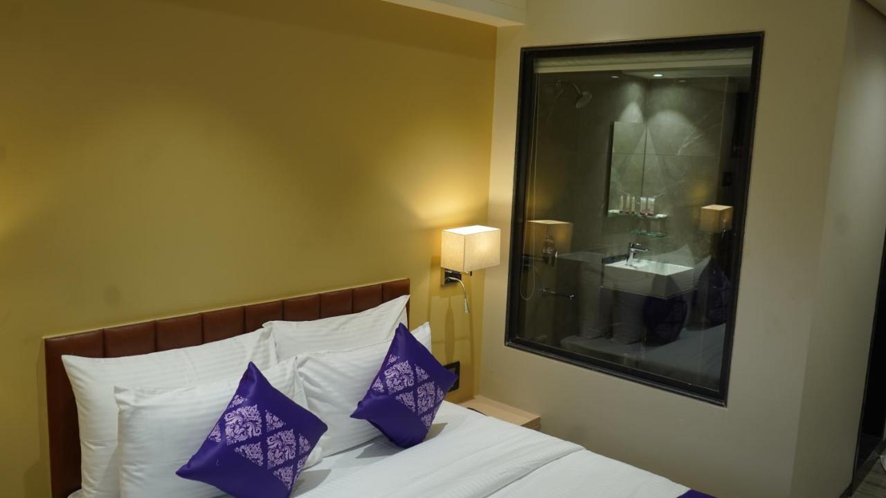 Purple Beds By Vits Dwarkesh, Surat Hotel Salabatpura Exterior foto