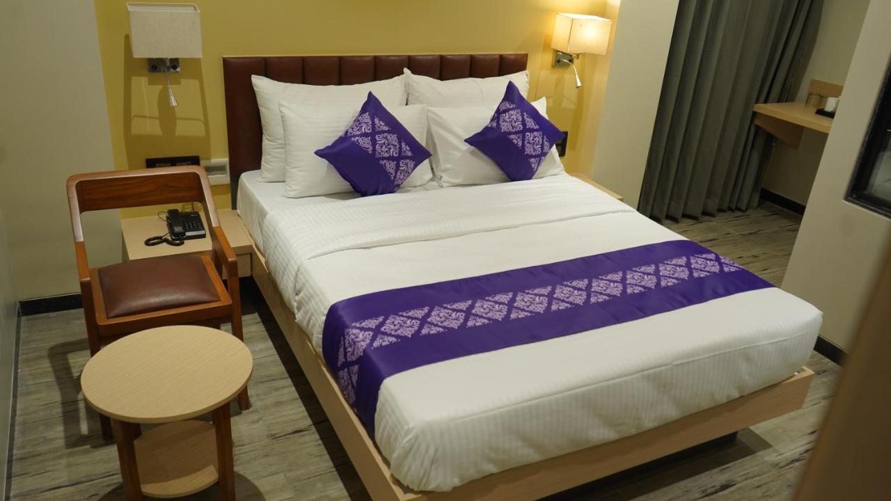 Purple Beds By Vits Dwarkesh, Surat Hotel Salabatpura Exterior foto