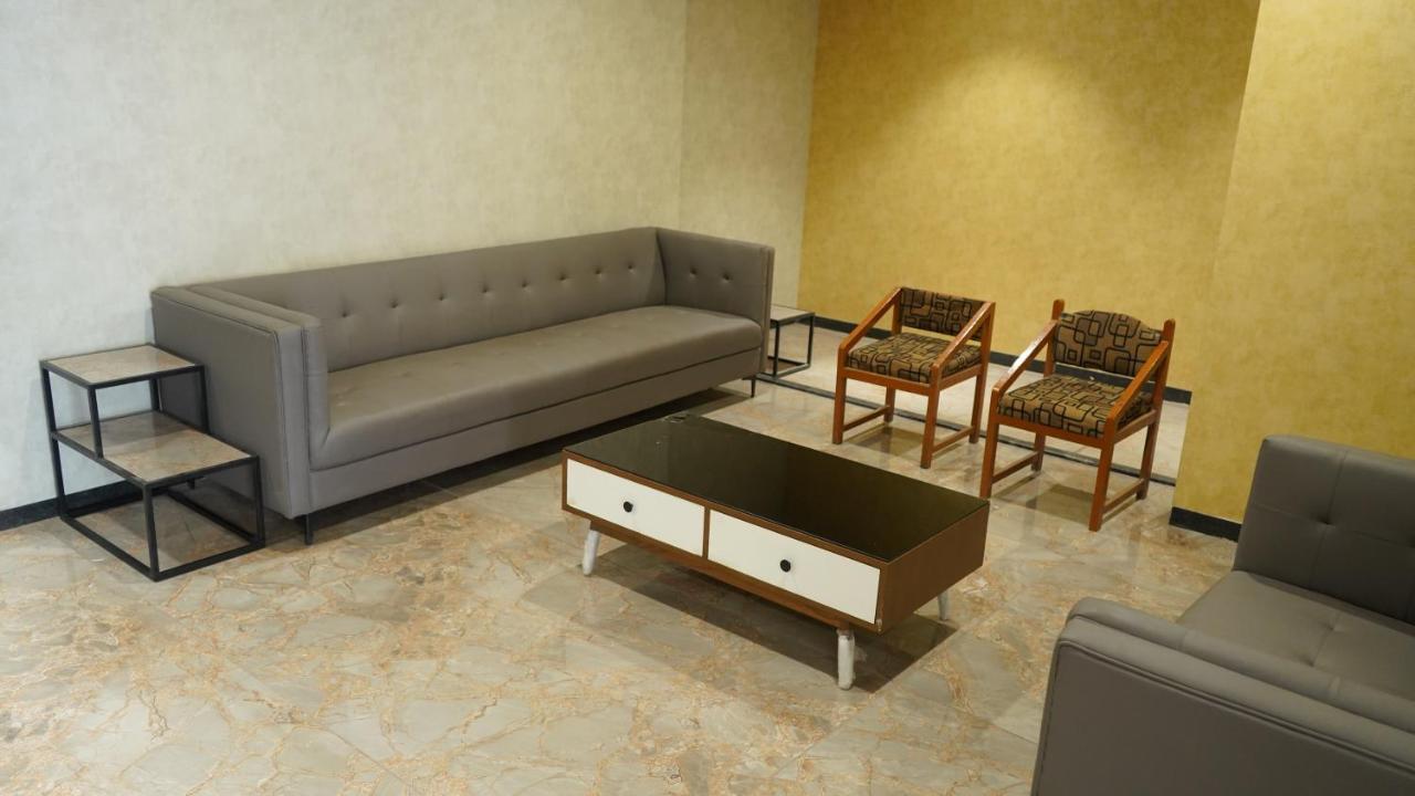 Purple Beds By Vits Dwarkesh, Surat Hotel Salabatpura Exterior foto