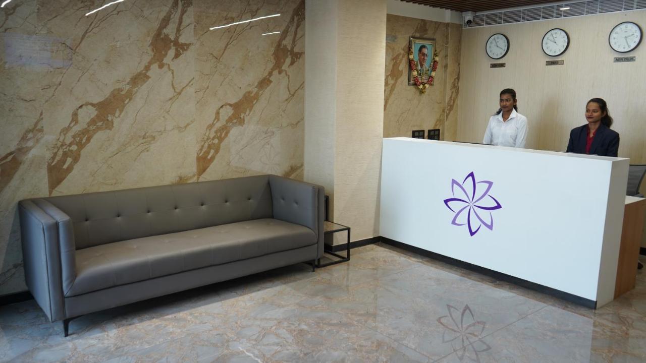 Purple Beds By Vits Dwarkesh, Surat Hotel Salabatpura Exterior foto