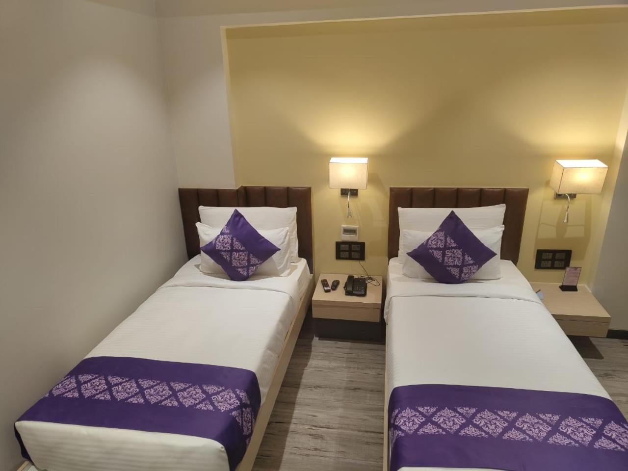 Purple Beds By Vits Dwarkesh, Surat Hotel Salabatpura Exterior foto