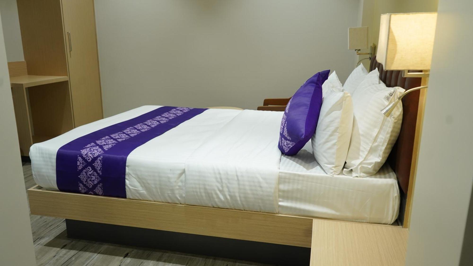 Purple Beds By Vits Dwarkesh, Surat Hotel Salabatpura Exterior foto