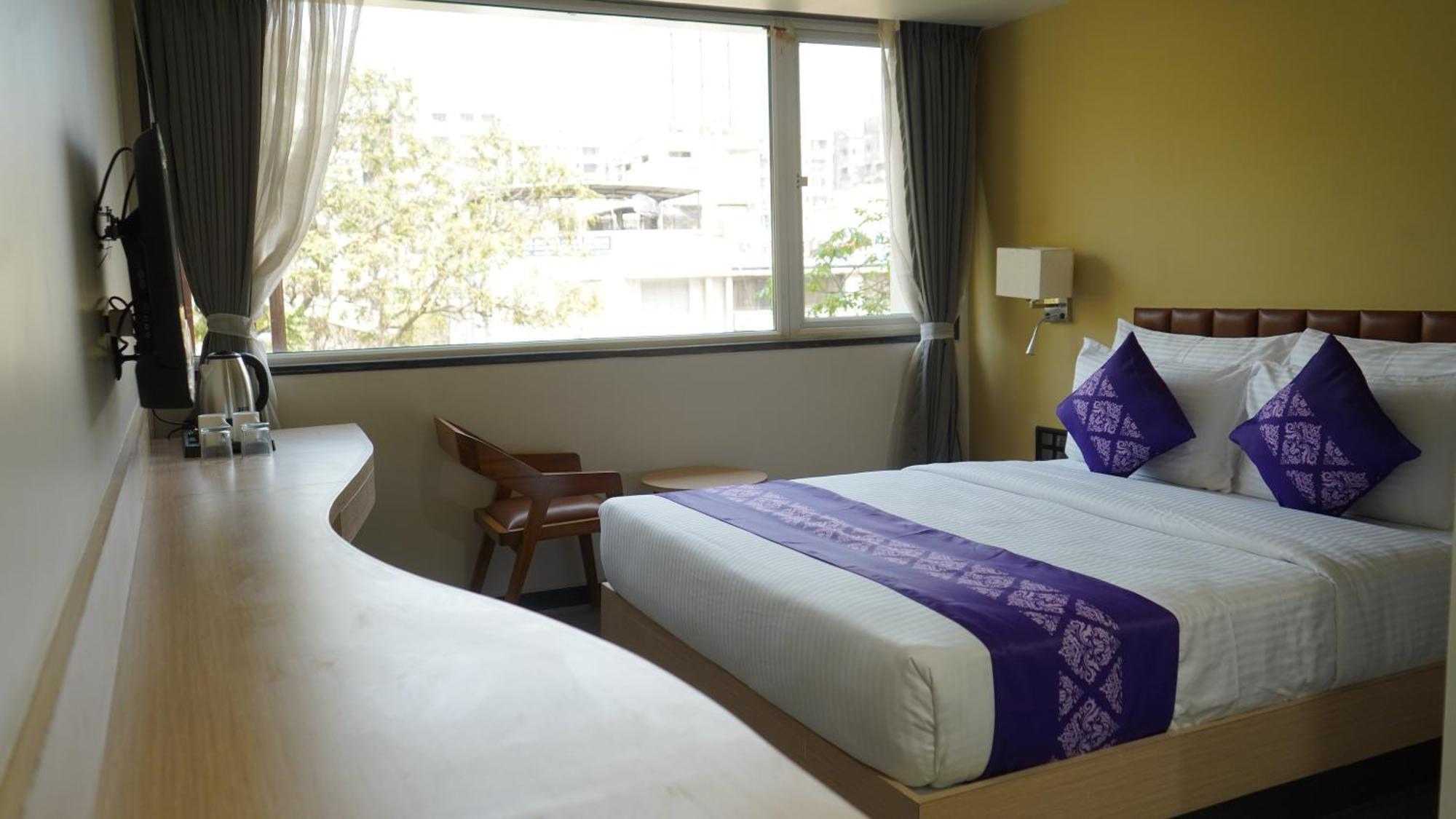 Purple Beds By Vits Dwarkesh, Surat Hotel Salabatpura Exterior foto