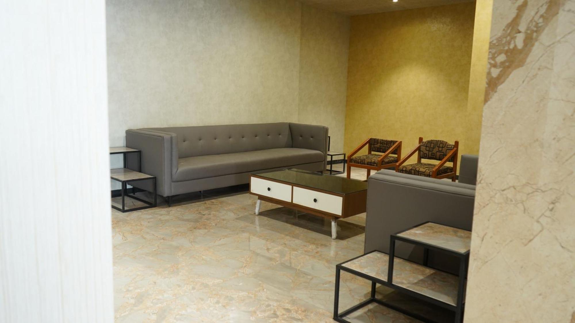 Purple Beds By Vits Dwarkesh, Surat Hotel Salabatpura Exterior foto